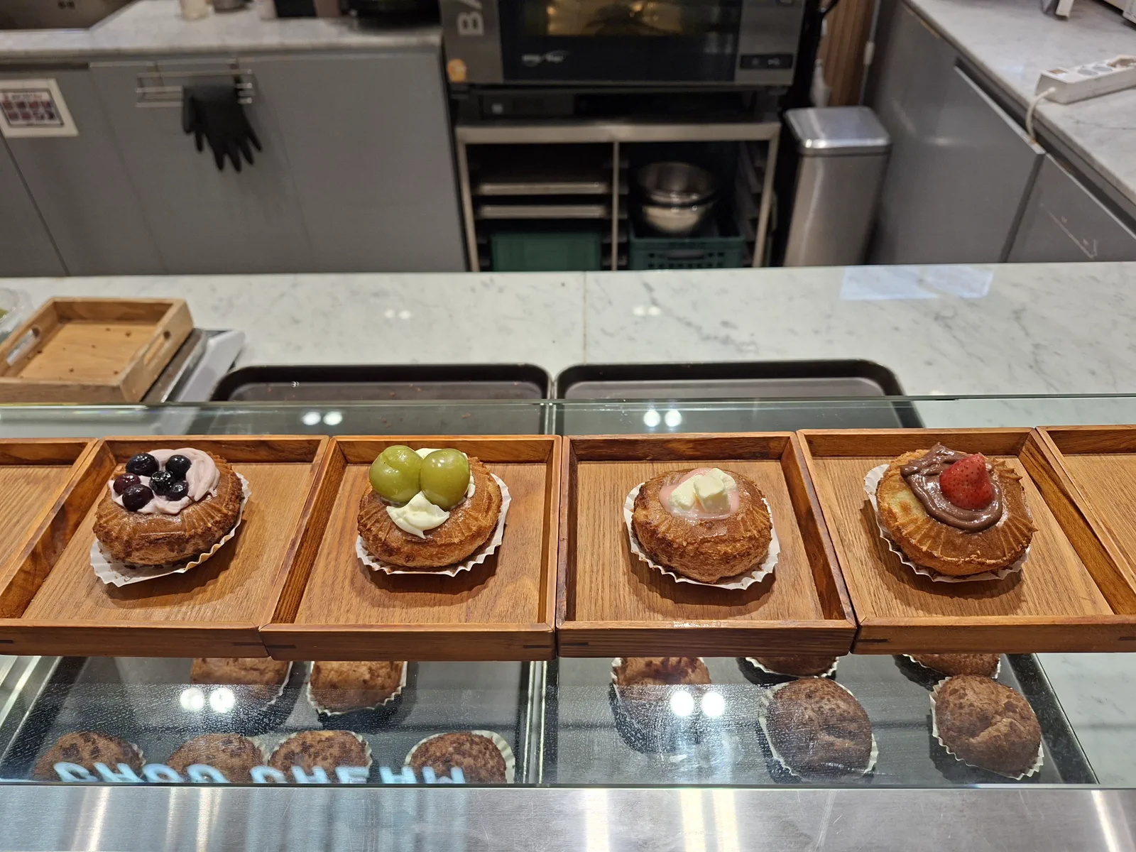Actual fruit-topped HOP CHOU products displayed at a retail counter